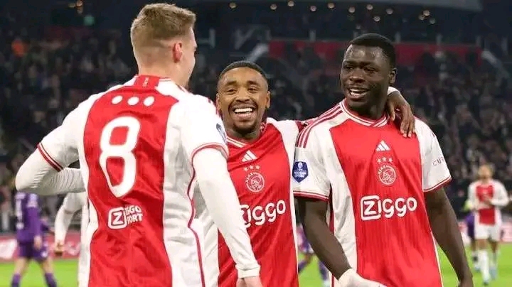 Breaking Transfernieuws: Ajax Amsterdam Haalt Nieuwe Aanvaller Binnen als Vervanger van Jordan Henderson – Deal “Zojuist” Afrond. Lees Meer 👇🏻