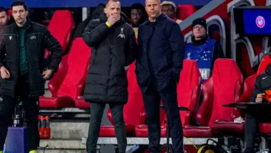 Arne Slot heeft al een oordeel uitgesproken over het vertrek van John Heitinga van Liverpool naar de baan bij Ajax