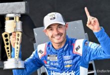 BREAKING NEWS: Kyle Larson gave up his first class seat to a veteran in tribute – What he did next surprised even the guy on the flight….