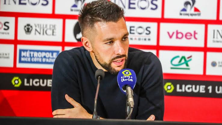 VRESELIJK NIEUWS: Ajax-hoofdtrainer Francesco Farioli vertrekt vanwege… lees verder