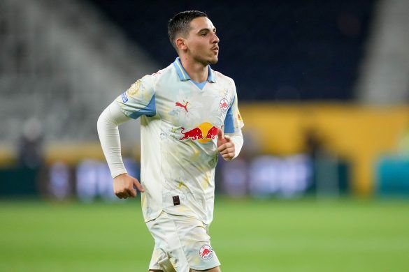Breaking: Roma probeert Oscar Gloukh onder de neus van Ajax weg te rukken
